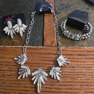 Paparazzi Silver and Cream Art Deco Necklace